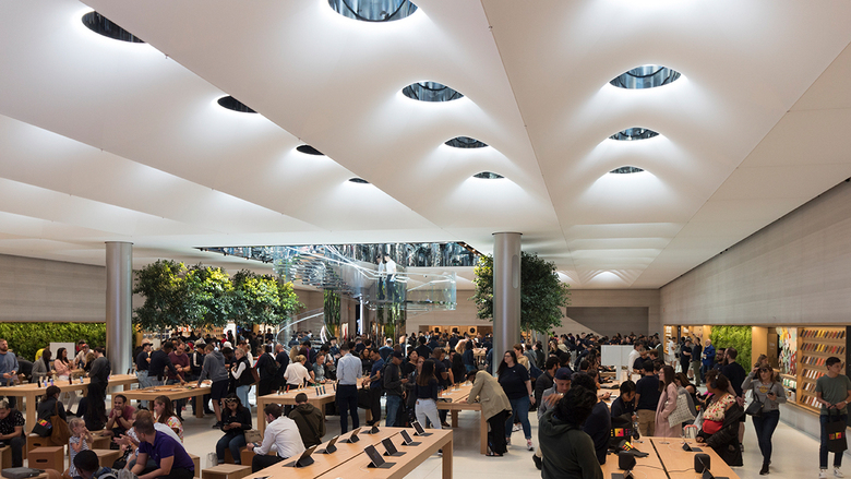 the Cube - Apple Store in fifth avenue and 59th street, by the