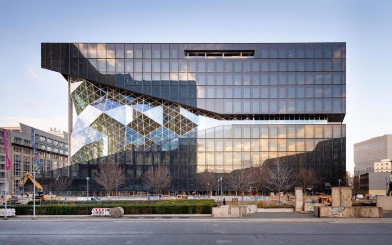 Blending Worlds - The New Springer-Verlag Building in Berlin