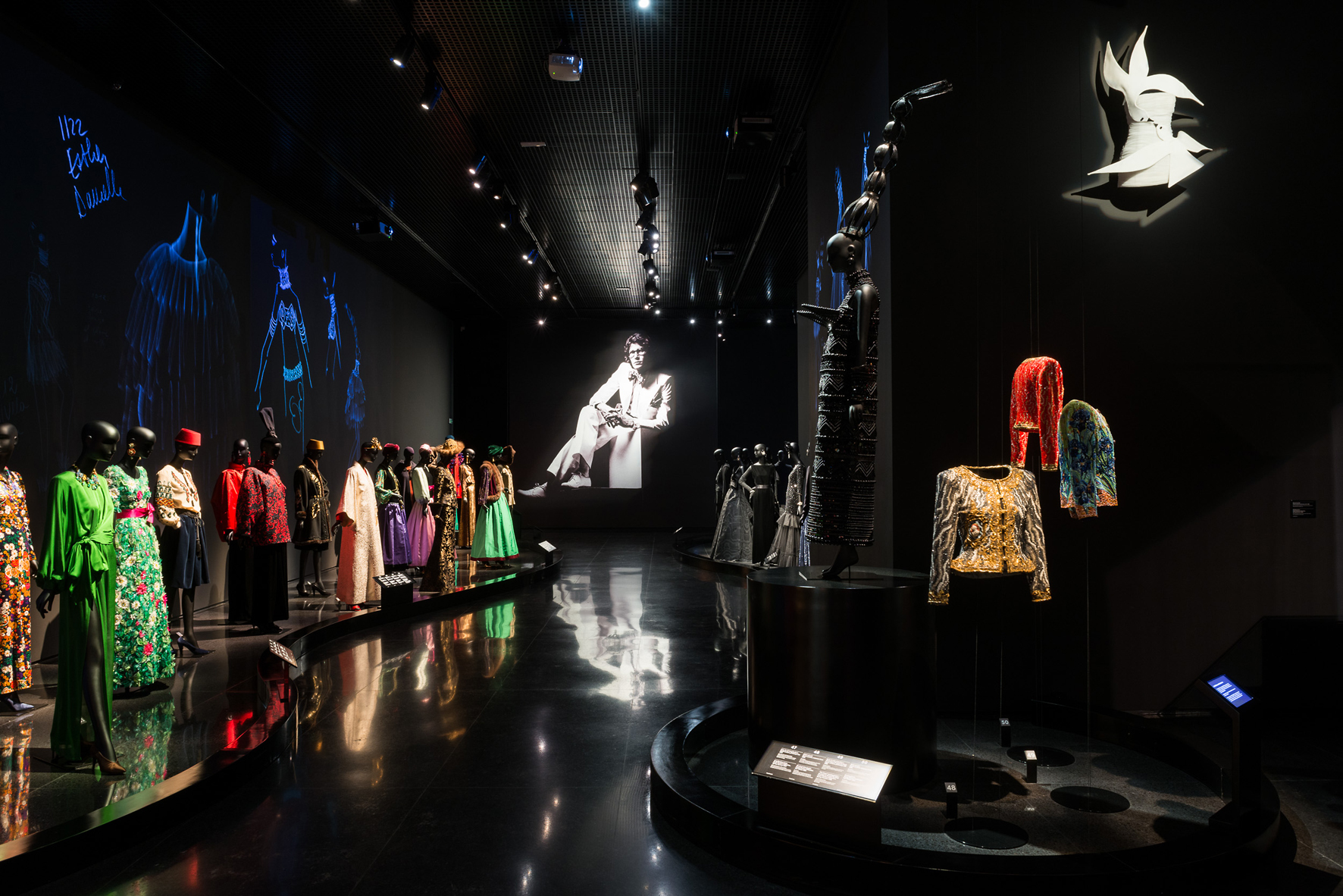 アート・デザイン・音楽 LES MUSEES YVES SAINT LAURENT THE COLLECTION TRAVELS TO CALIFORNIA, With the Musée Yves