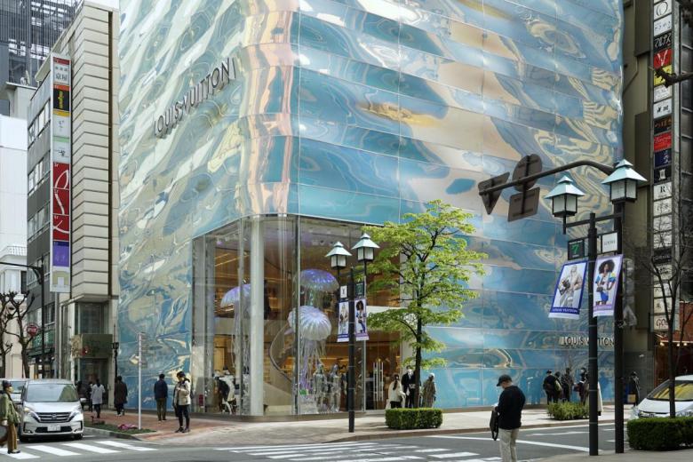 Louis Vuitton Opens in Ginza 