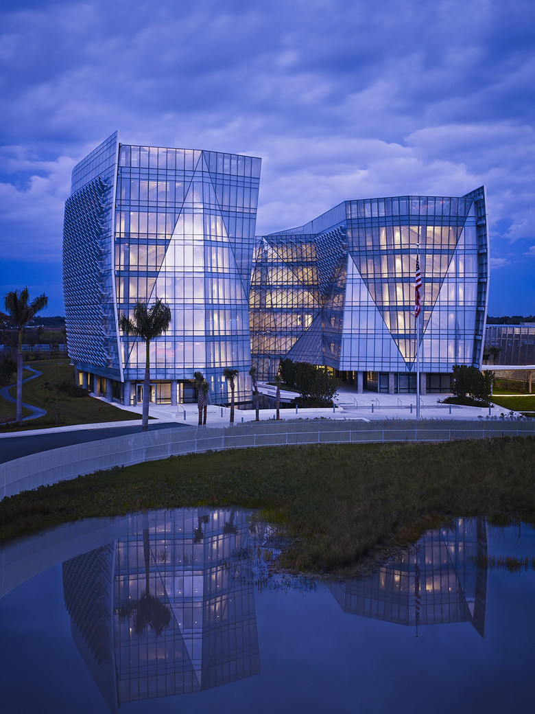 Benjamin P. Grogan and Jerry L. Dove Federal Building Krueck Sexton Partners, image size:780x1040