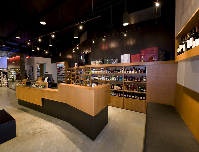 wedington liquor store and cigar shop marlon blackwell weddington liquor fayetteville arkansas