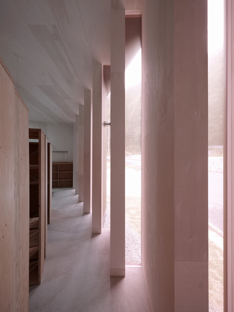 猪名川霊園倉庫棟 小山光／Key Operation Inc.