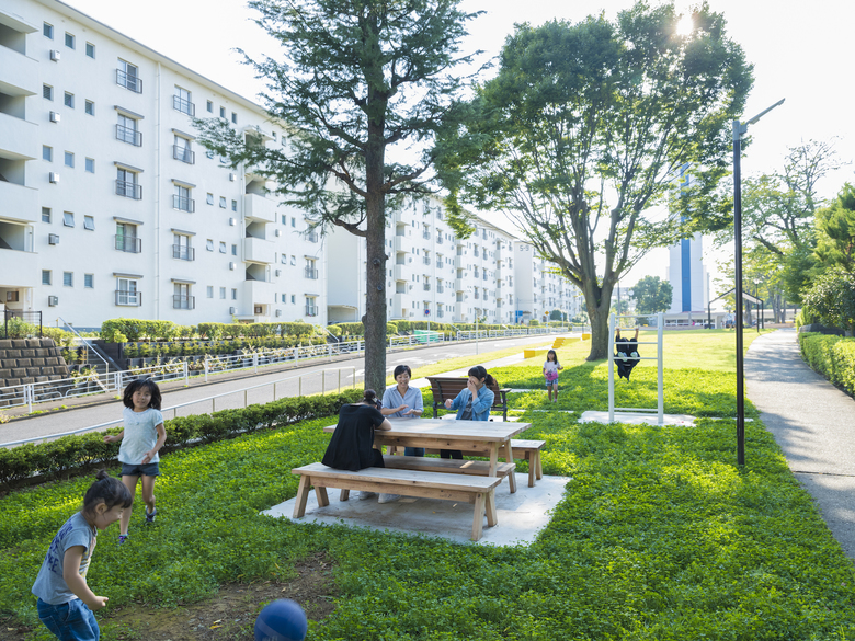 Sakonyama Minna no Niwa (The Park of Sakonyama Housing Sakonyama Minna no Niwa (The Park of Sakonyama Housing
