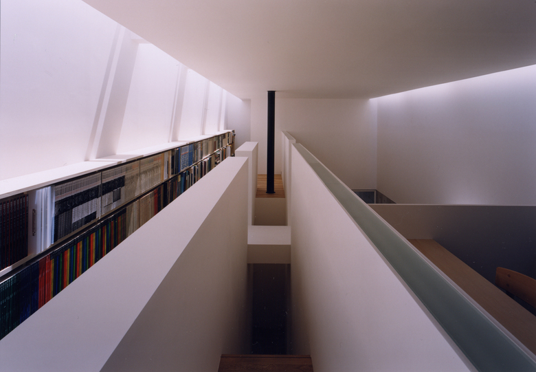 Atelier in white Akira Sakamoto Architect & Associates