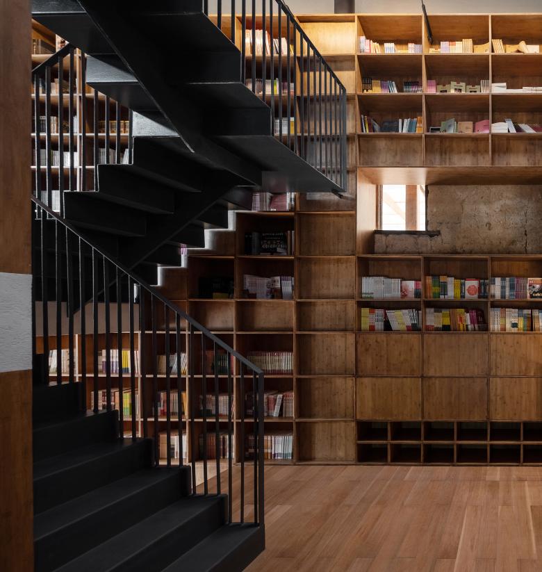 Capsule Hotel and Bookstore Atelier tao+c