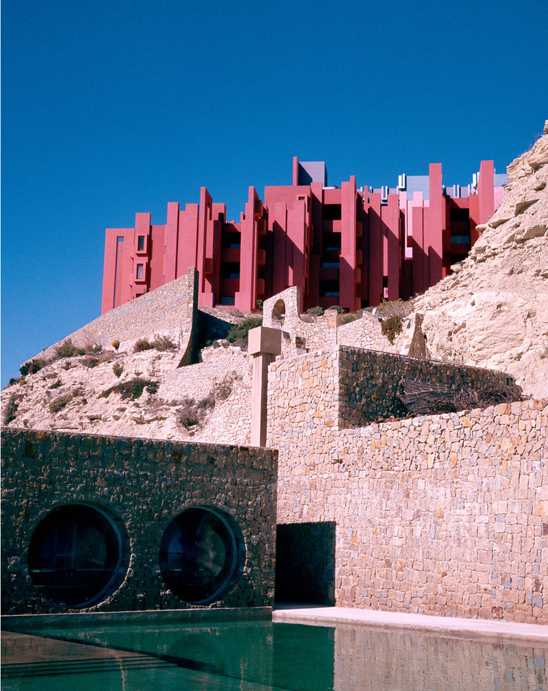 La Muralla Roja Ricardo Bofill Taller De Arquitectura